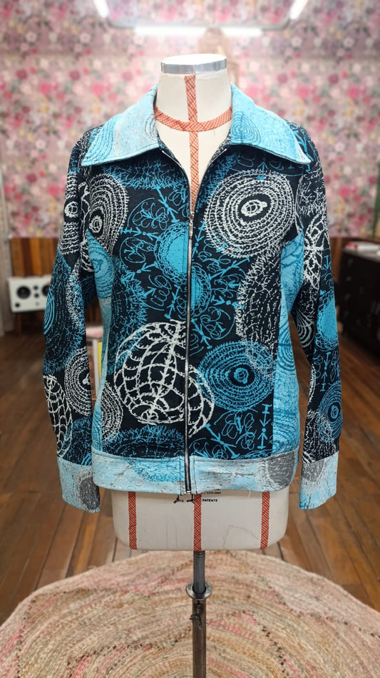 Jaqueta em jacquard “O fim do sem fim”.
